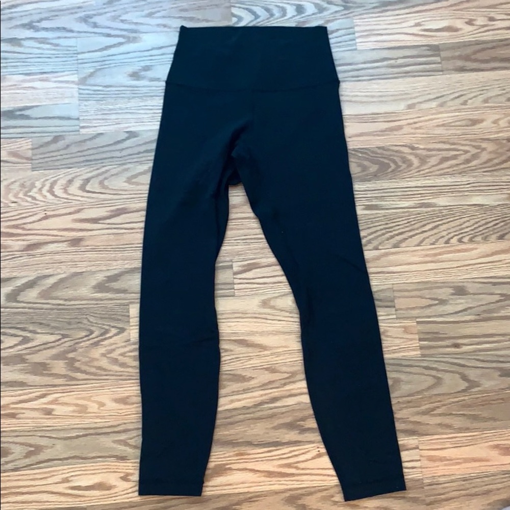 Lululemon Size 4 black 25” align leggings